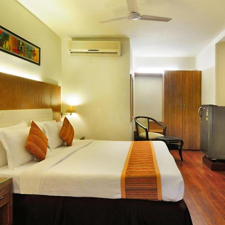 Crossroads Hotel Gurgaon Eksteriør billede