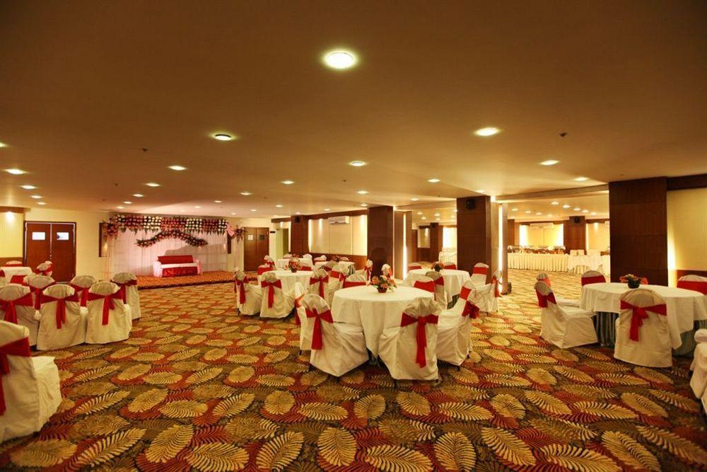 Crossroads Hotel Gurgaon Eksteriør billede