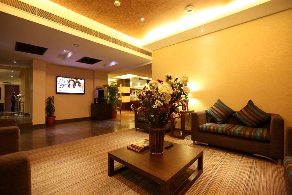 Crossroads Hotel Gurgaon Eksteriør billede
