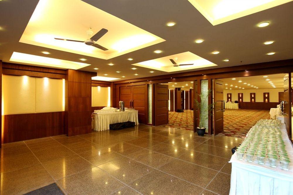 Crossroads Hotel Gurgaon Eksteriør billede