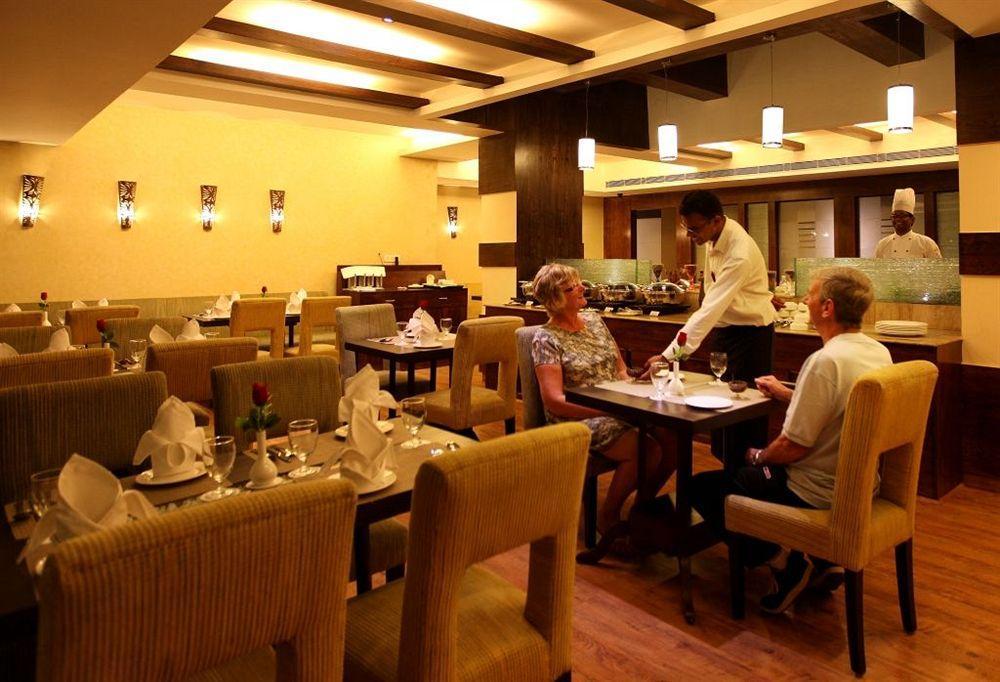 Crossroads Hotel Gurgaon Eksteriør billede