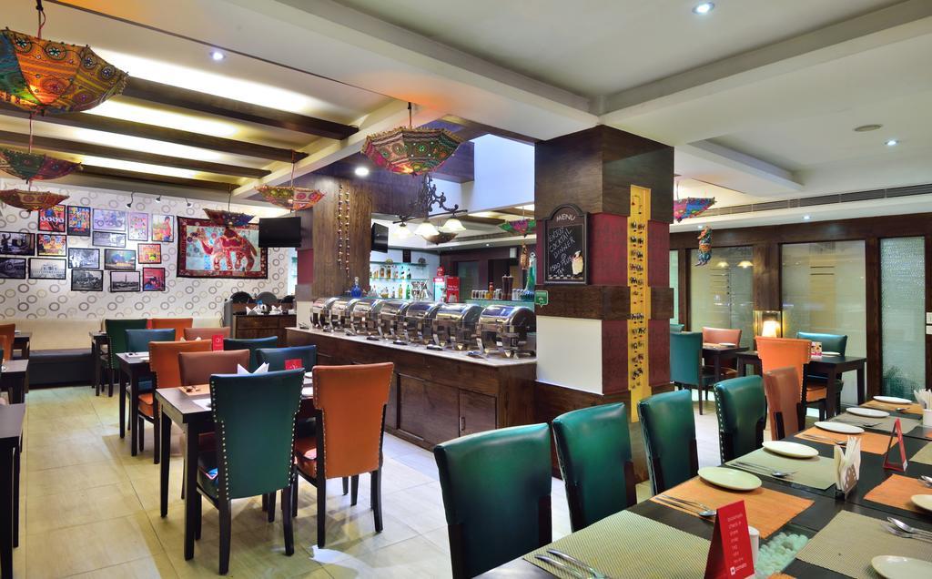 Crossroads Hotel Gurgaon Eksteriør billede