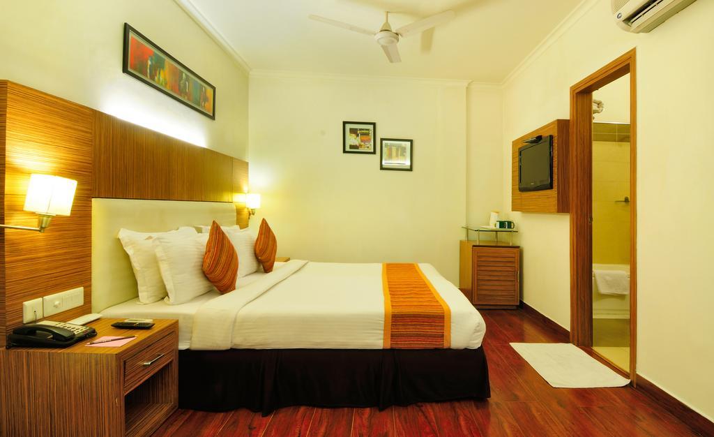 Crossroads Hotel Gurgaon Eksteriør billede