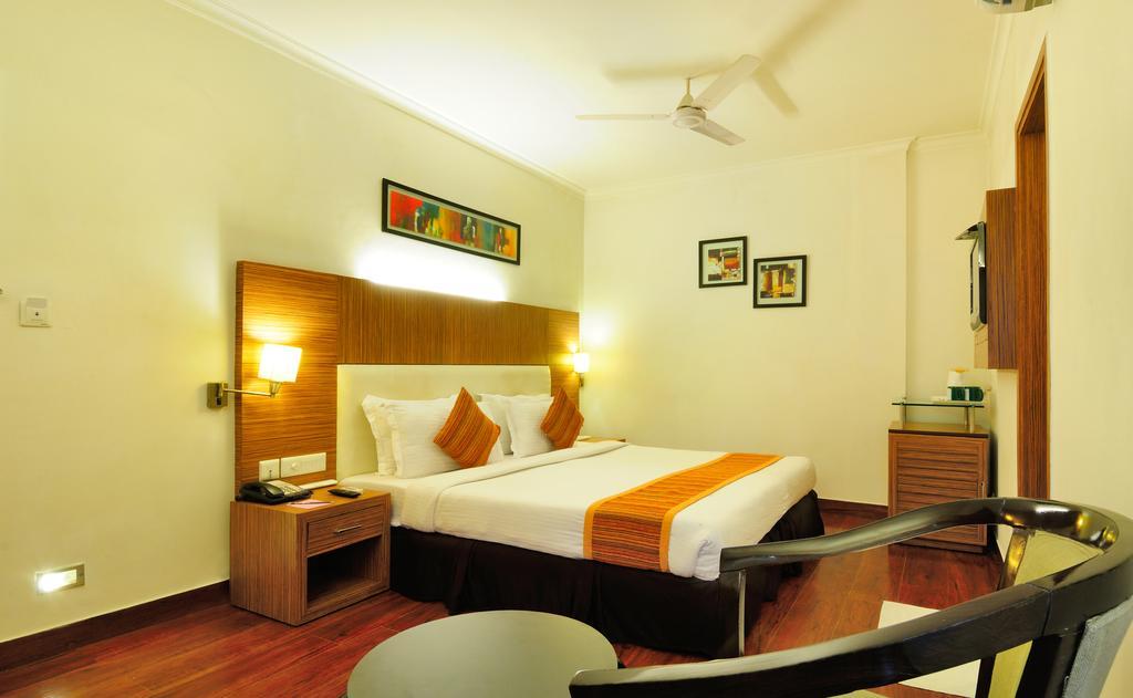 Crossroads Hotel Gurgaon Eksteriør billede