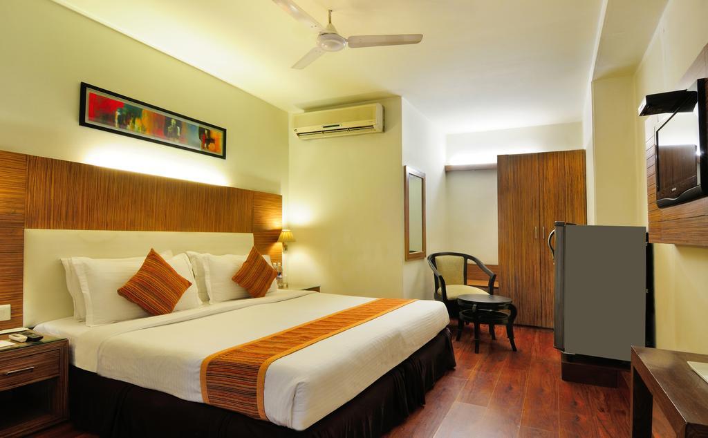 Crossroads Hotel Gurgaon Eksteriør billede