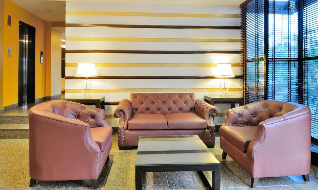 Crossroads Hotel Gurgaon Eksteriør billede