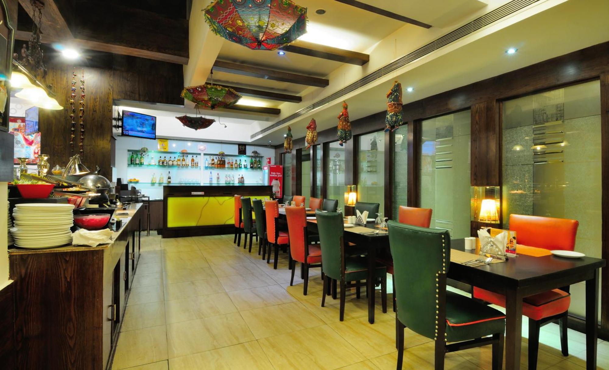 Crossroads Hotel Gurgaon Eksteriør billede