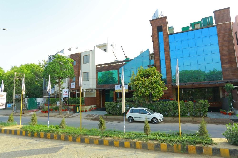Crossroads Hotel Gurgaon Eksteriør billede