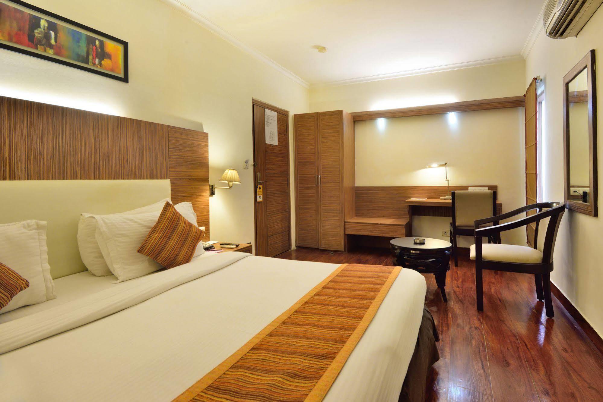 Crossroads Hotel Gurgaon Eksteriør billede
