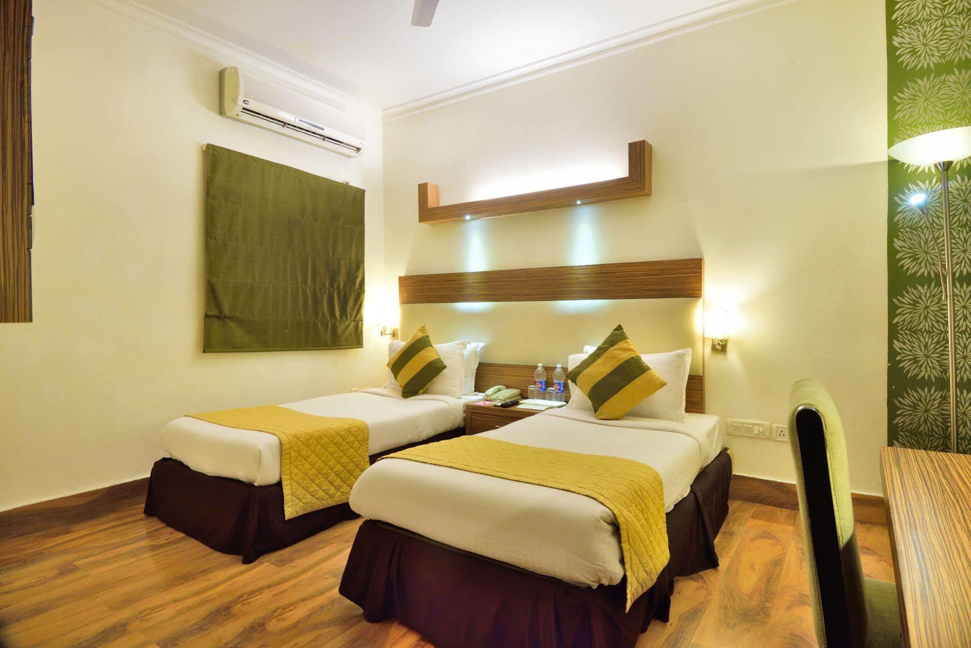 Crossroads Hotel Gurgaon Eksteriør billede