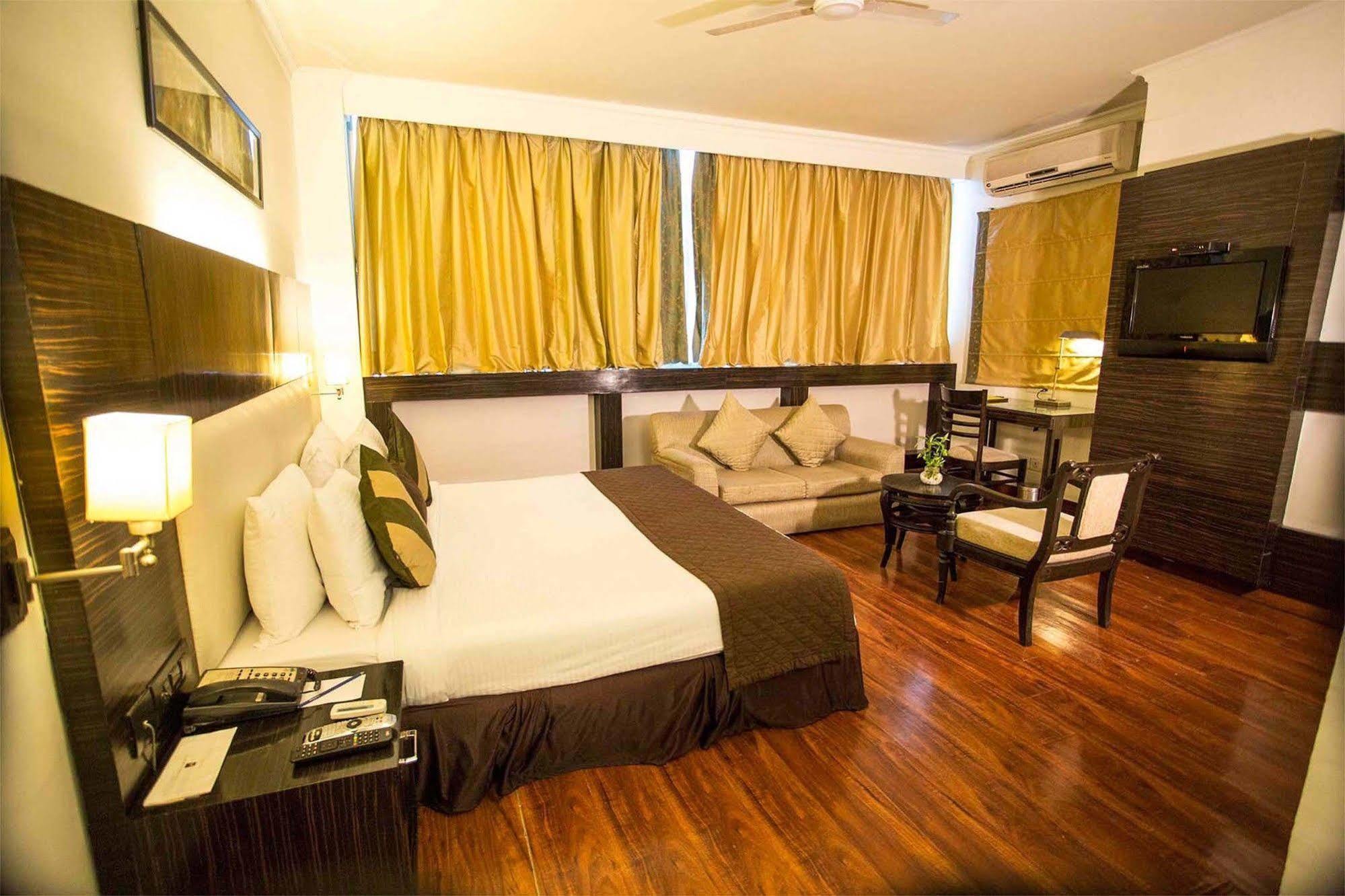 Crossroads Hotel Gurgaon Eksteriør billede