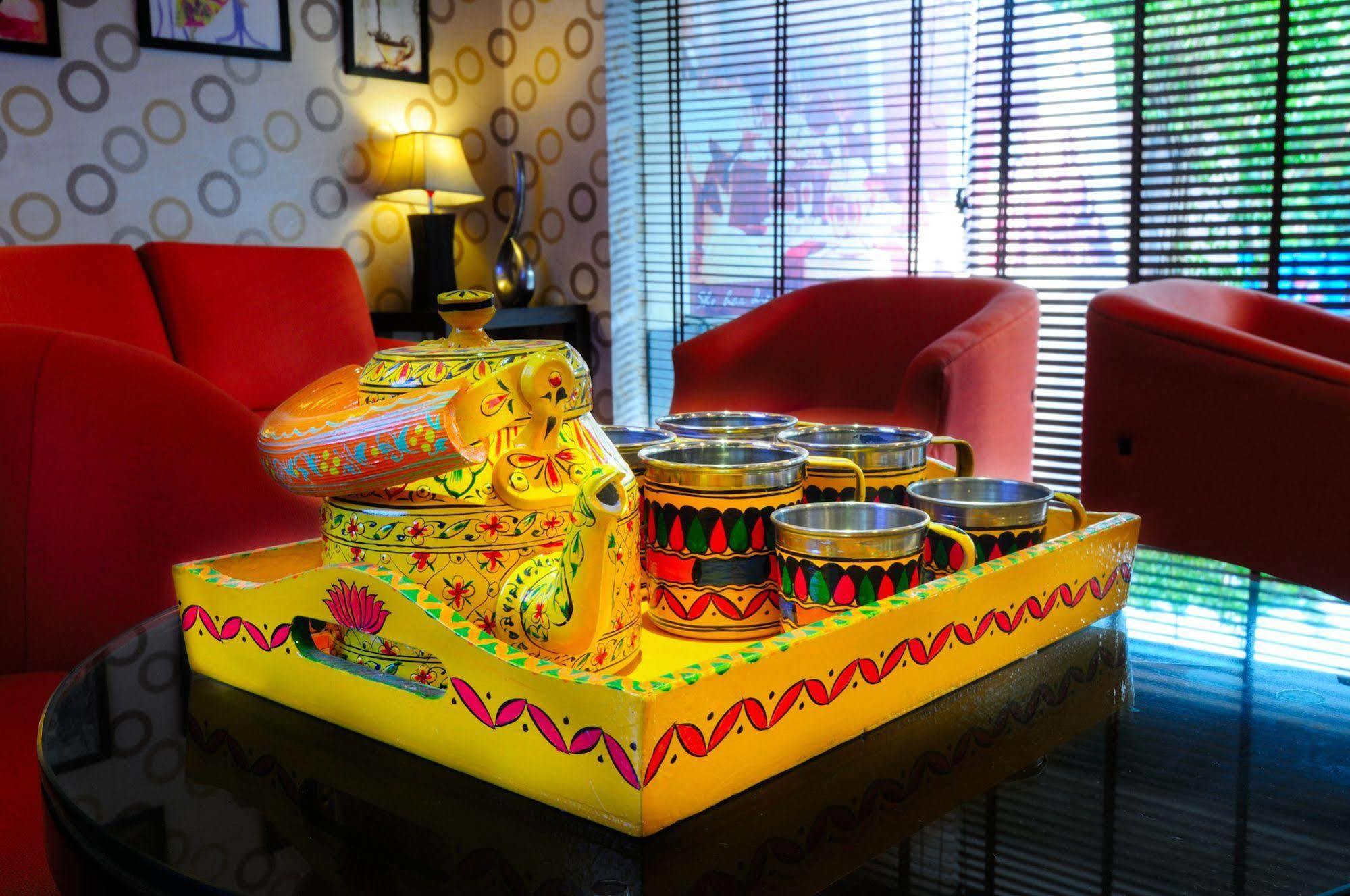 Crossroads Hotel Gurgaon Eksteriør billede