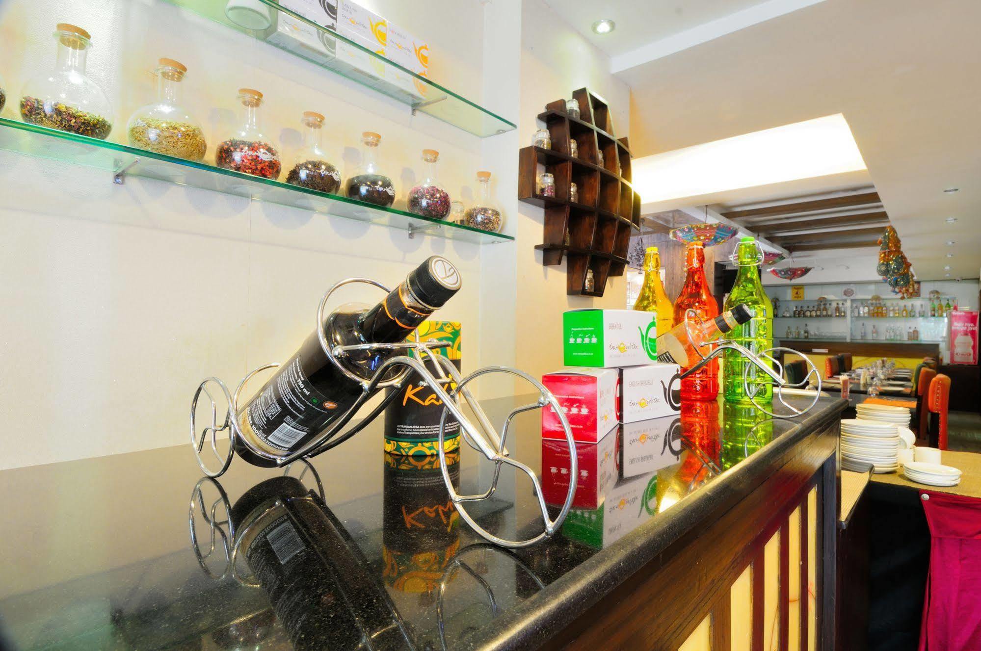 Crossroads Hotel Gurgaon Eksteriør billede