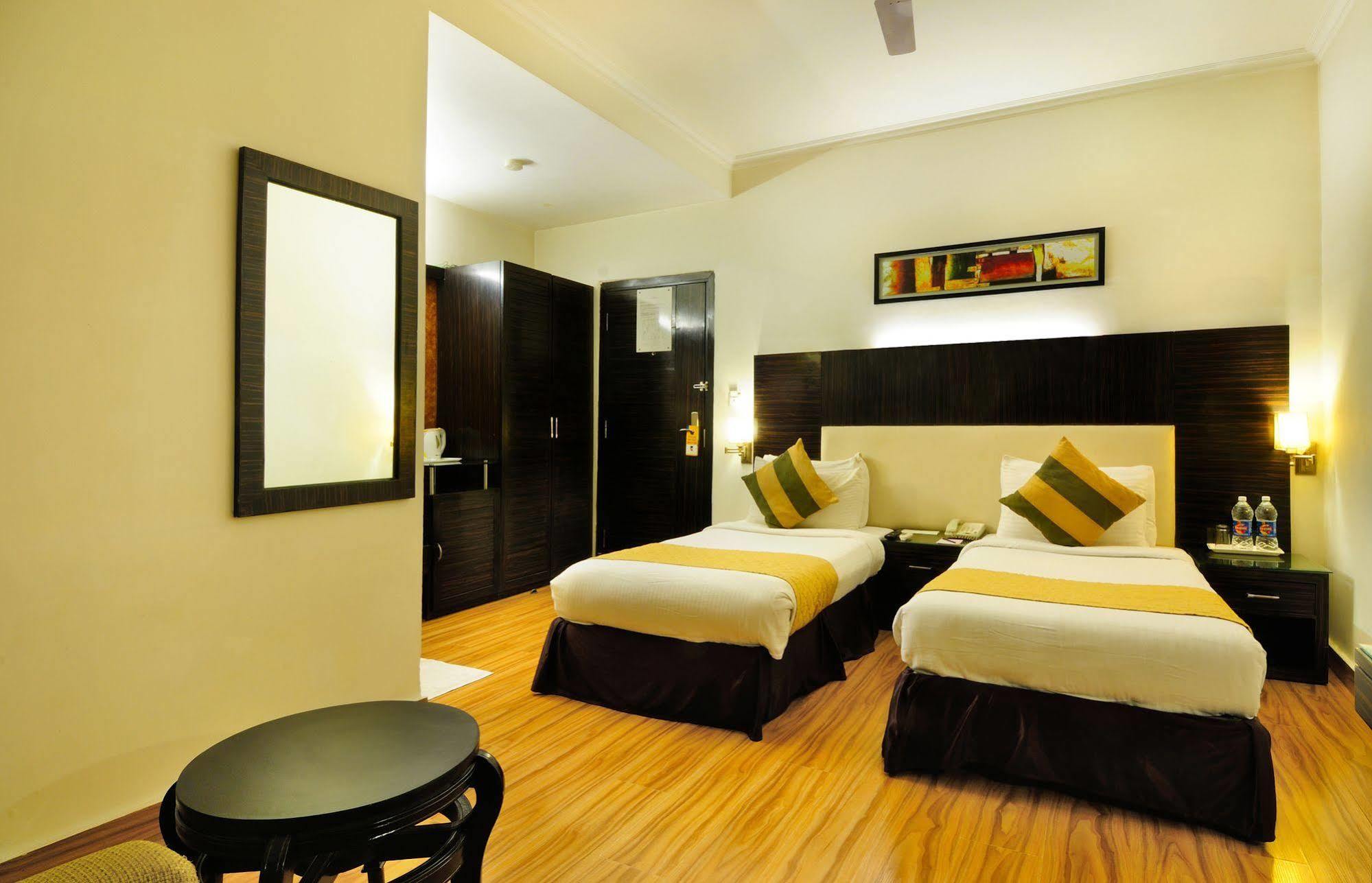 Crossroads Hotel Gurgaon Eksteriør billede