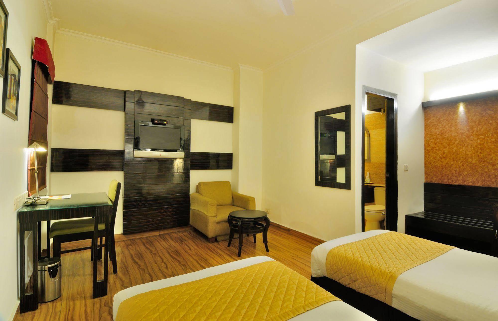Crossroads Hotel Gurgaon Eksteriør billede